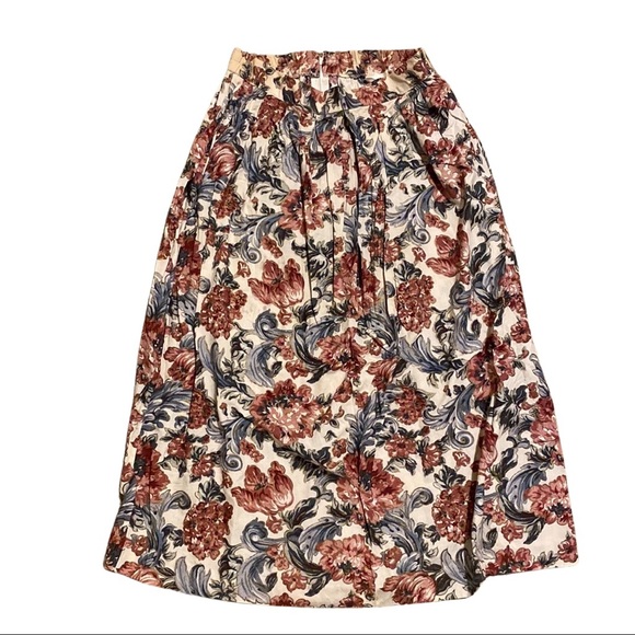 Dresses & Skirts - Beautiful Vintage Skirt
